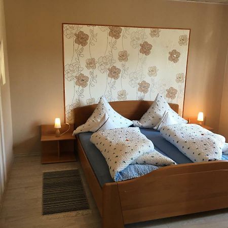 Ferienwohnung Martina Zell an der Mosel Esterno foto