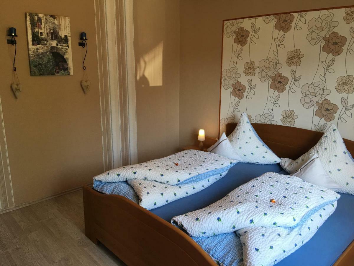 Ferienwohnung Martina Zell an der Mosel Esterno foto