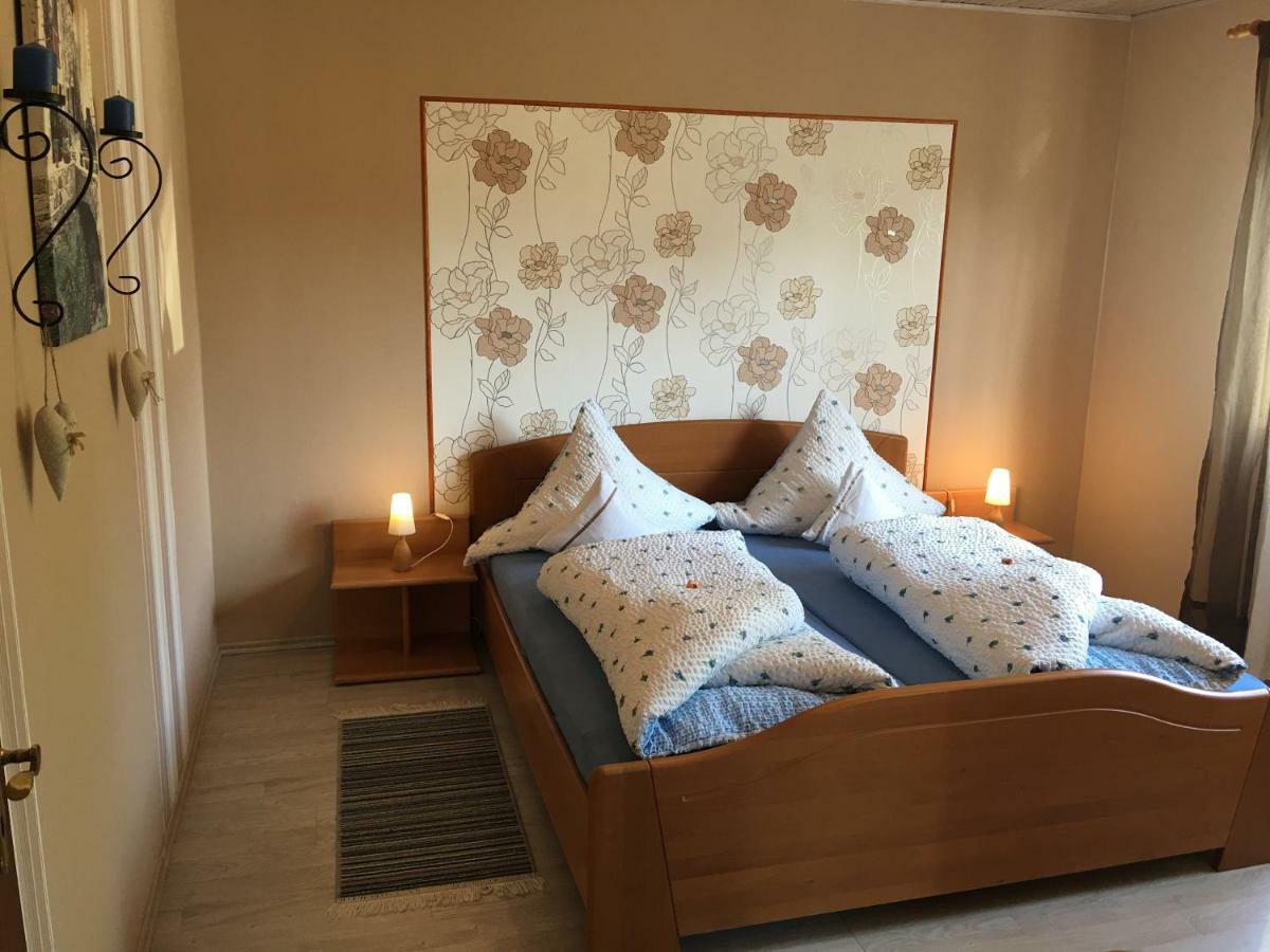 Ferienwohnung Martina Zell an der Mosel Esterno foto